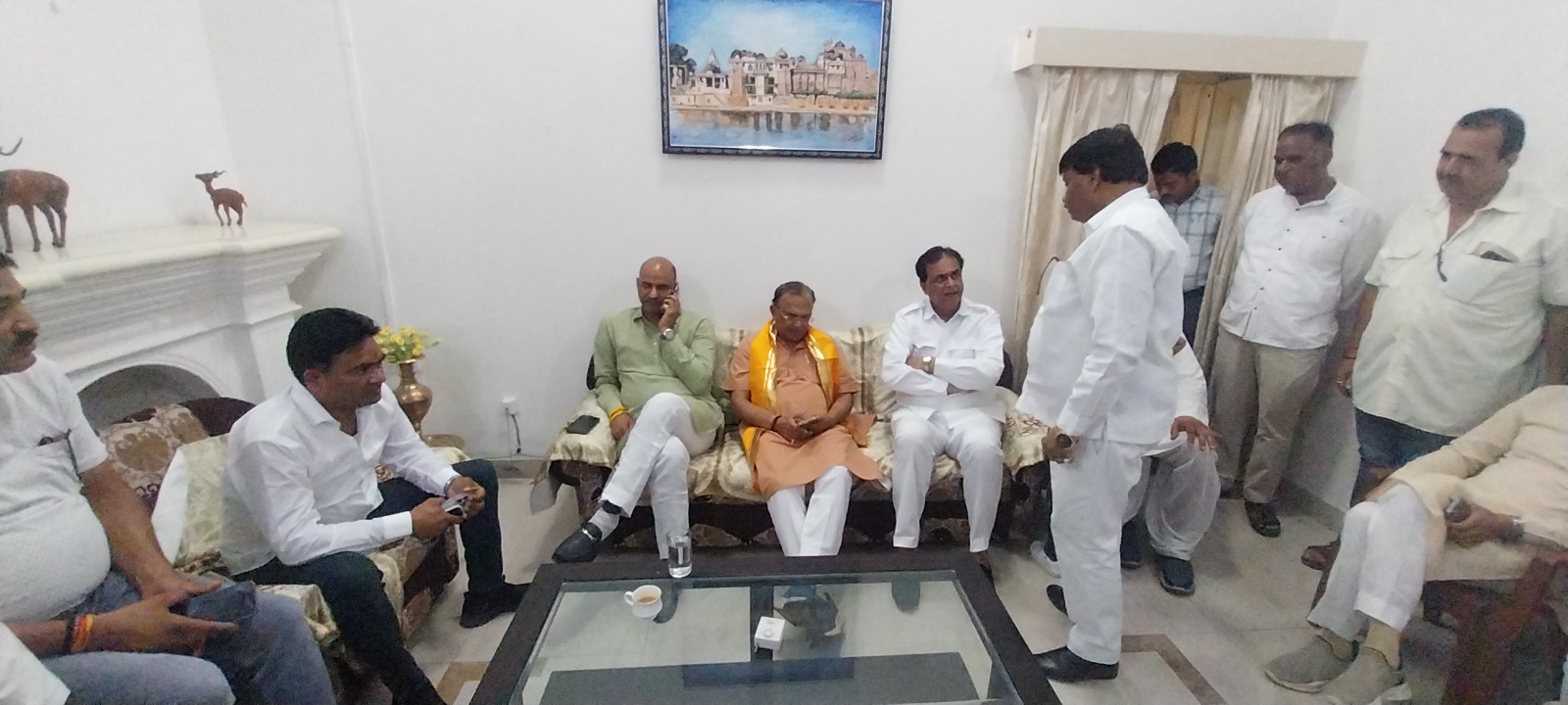 चित्तौड़गढ़ पहुंचे विधानसभा अध्यक्ष देवनानी का भाजपा नेताओं ने सर्किट हाउस में किया स्वागत। चित्तौड़गढ़ पहुंचे विधानसभा अध्यक्ष देवनानी का भाजपा नेताओं ने सर्किट हाउस में किया स्वागत।