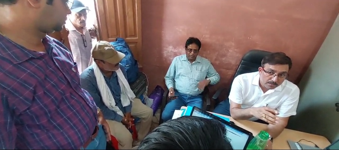 लोकायुक्त पुलिस ने जावरा में रिश्वत लेते हुए पटवारी को पकड़ा लोकायुक्त पुलिस ने जावरा में रिश्वत लेते हुए पटवारी को पकड़ा