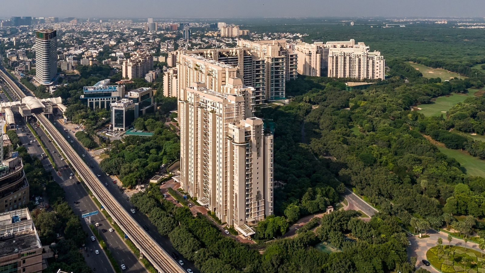 गुरुग्राम में क्रिकेटर शिखर धवन ने इसी प्रोजेक्ट में खरीदा है घर। गुरुग्राम में क्रिकेटर शिखर धवन ने इसी प्रोजेक्ट में खरीदा है घर।