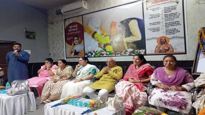 त्रिशताब्दी जन्म समारोह के तहत नपा कार्यालय में हुआ आयोजन त्रिशताब्दी जन्म समारोह के तहत नपा कार्यालय में हुआ आयोजन