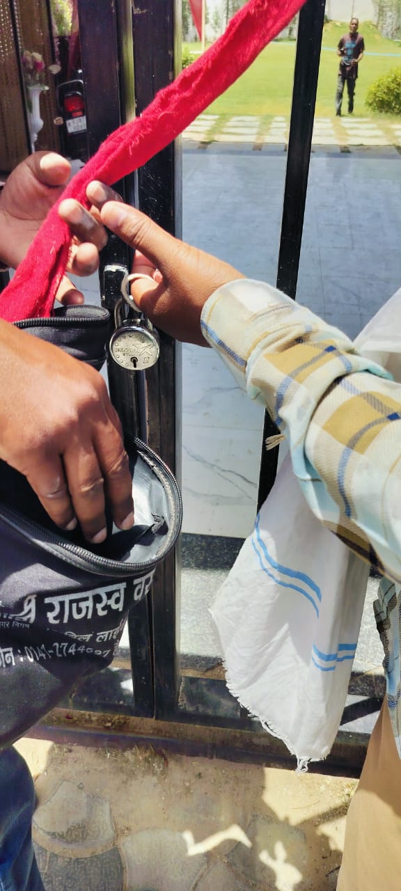 अवैध रूप से संचालित मैरिज गार्डनों को निगम ने किया सीज़ अवैध रूप से संचालित मैरिज गार्डनों को निगम ने किया सीज़