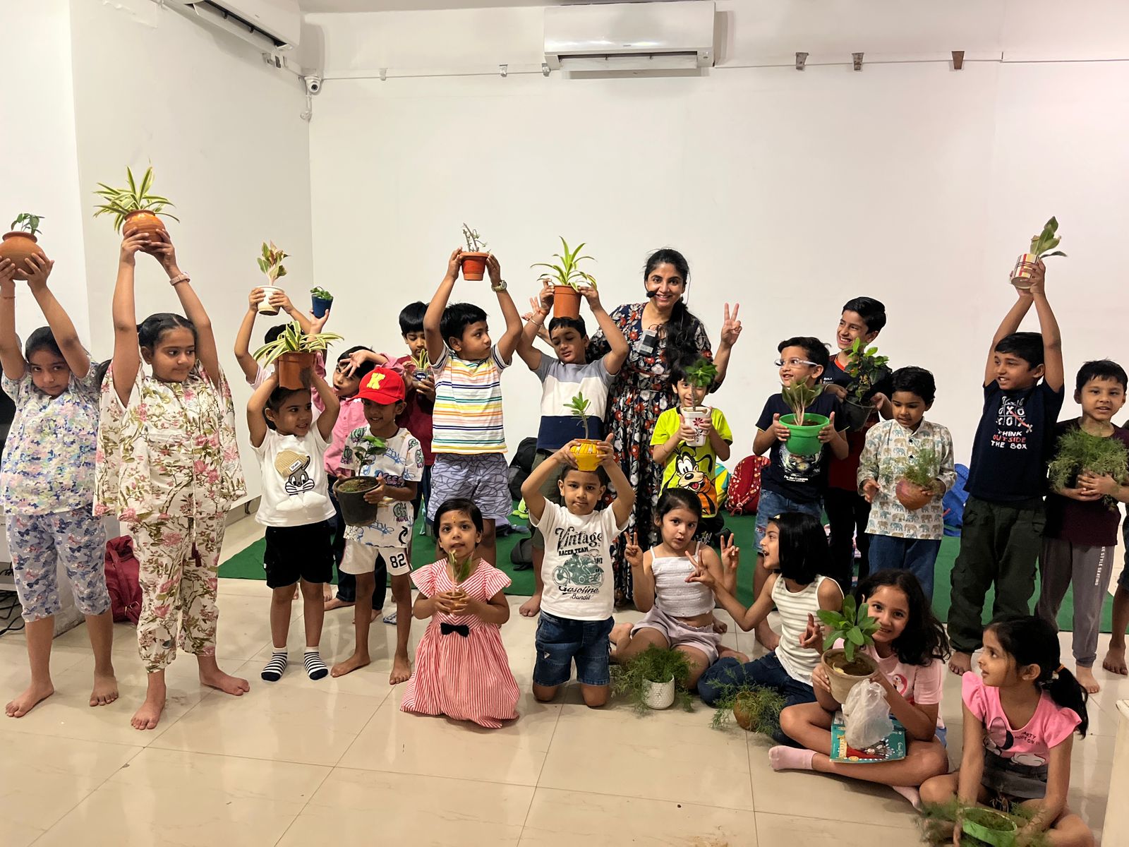 जवाहर कला केंद्र :जूनियर समर कैंप में बच्चों ने पौधारोपण कर दिया पर्यावरण संरक्षण का संदेश जवाहर कला केंद्र :जूनियर समर कैंप में बच्चों ने पौधारोपण कर दिया पर्यावरण संरक्षण का संदेश