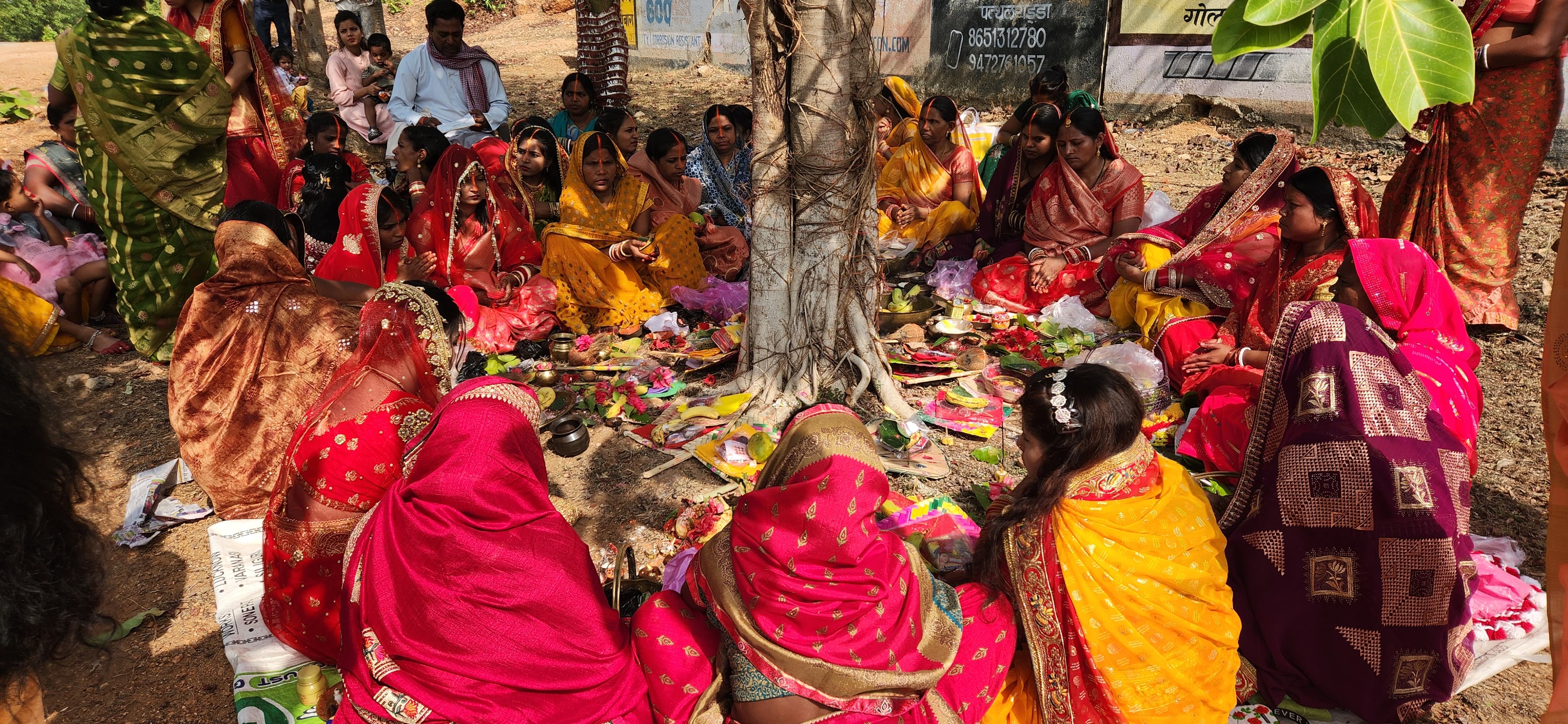 पूजा करती महिलाएं (फाइल फोटो) पूजा करती महिलाएं (फाइल फोटो)