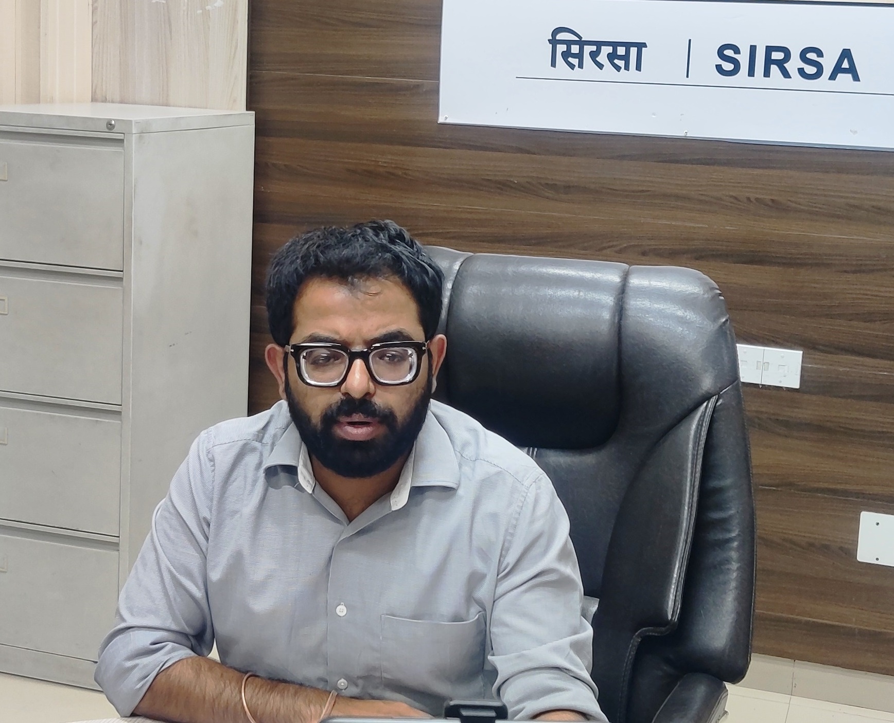 पत्रकारों से बातचीत करते एडीसी लक्षित सरीन। पत्रकारों से बातचीत करते एडीसी लक्षित सरीन।