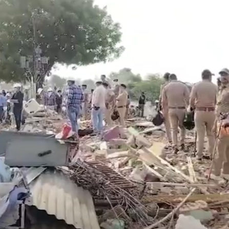 चंडोला तालाब के समीप डिमोलिशन