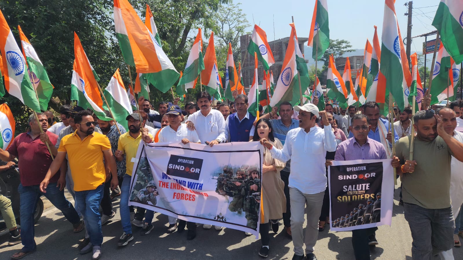 जम्मू उत्तर के नगरोटा विधानसभा क्षेत्र के डंसाल में तिरंगा यात्रा निकाली गई जम्मू उत्तर के नगरोटा विधानसभा क्षेत्र के डंसाल में तिरंगा यात्रा निकाली गई
