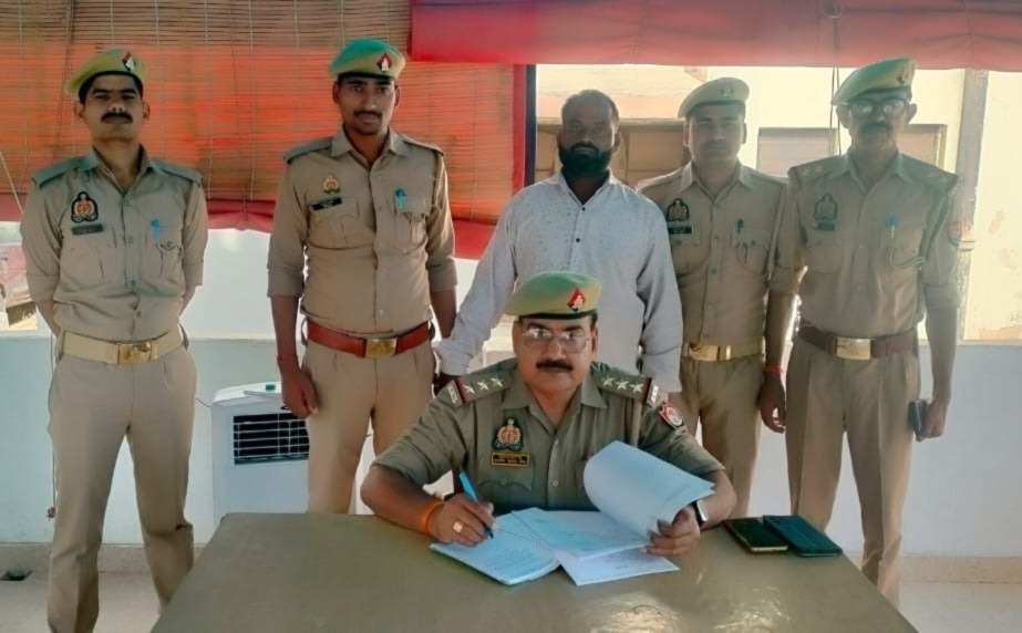 पुलिस की गिरफ्त में आरोपी पुलिस की गिरफ्त में आरोपी