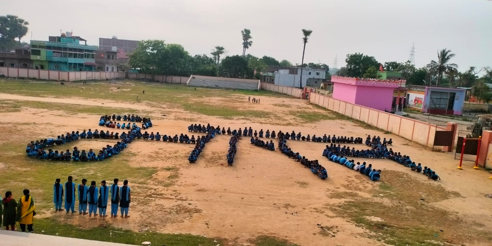 आकृति बनाते बच्चे आकृति बनाते बच्चे