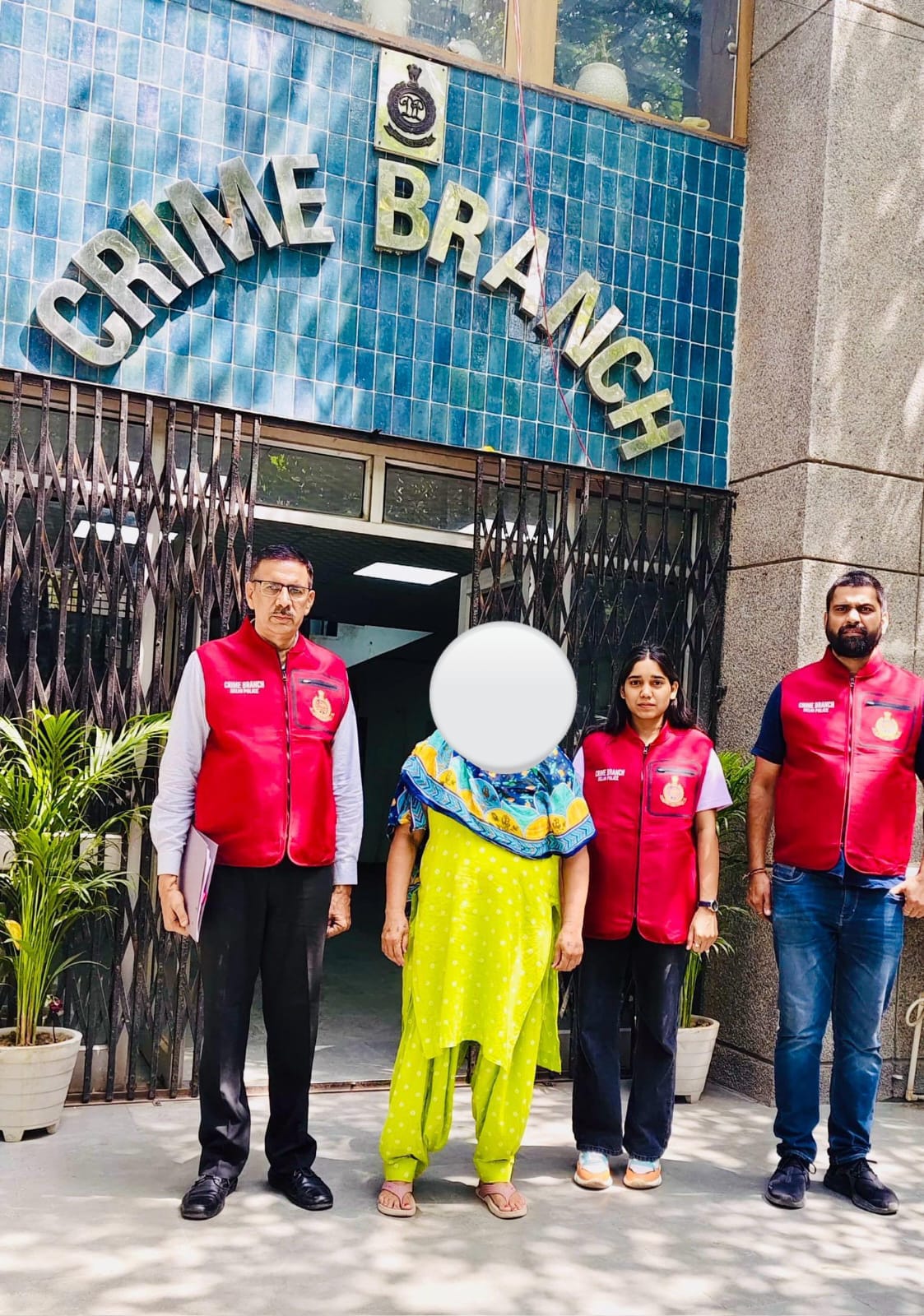 ड्रग्स तस्करी में पकड़ी गई महिला आरोपित की फोटो ड्रग्स तस्करी में पकड़ी गई महिला आरोपित की फोटो