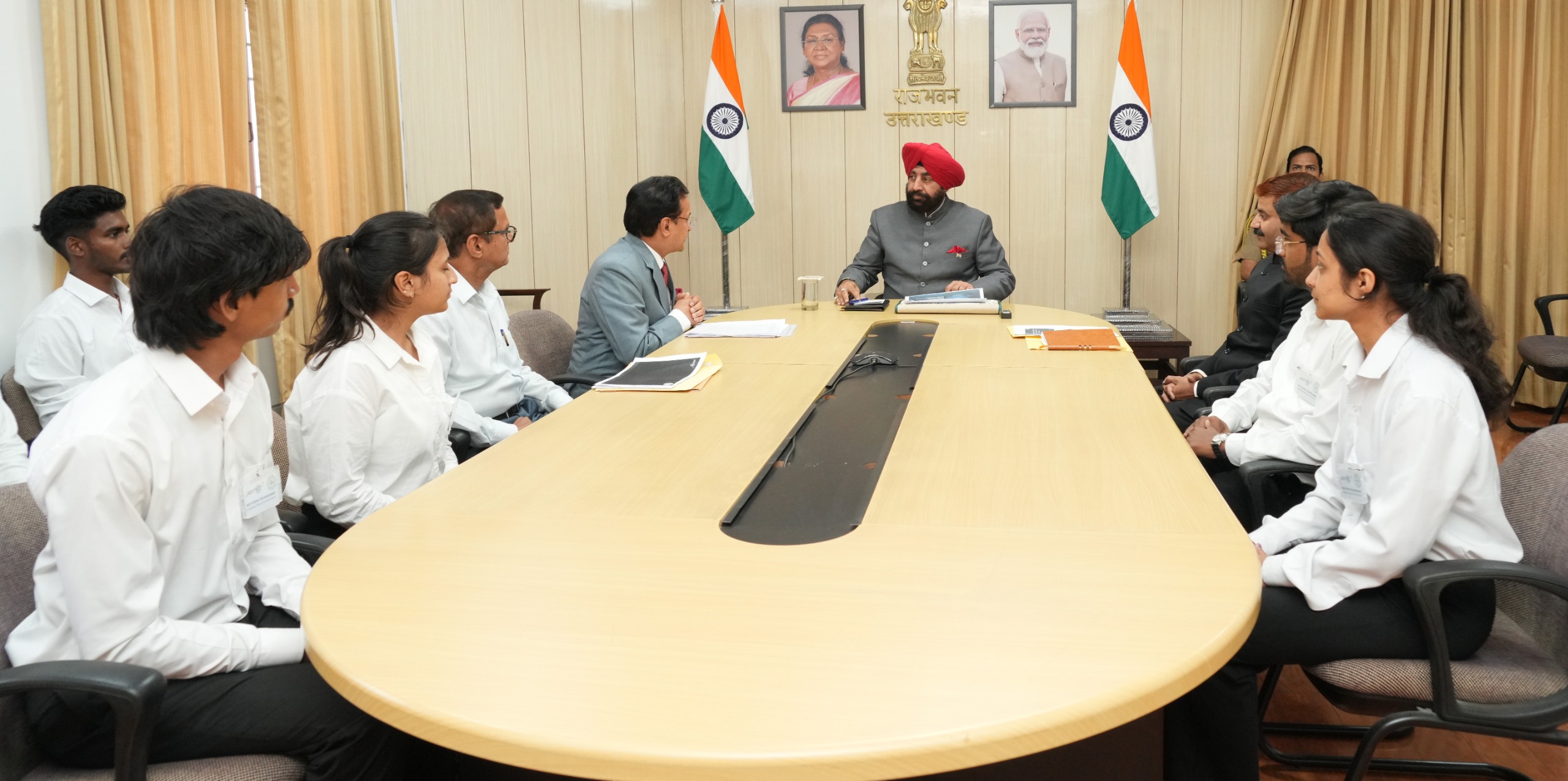लेफ्टिनेंट जनरल गुरमीत सिंह सेनि सहित अन्य। लेफ्टिनेंट जनरल गुरमीत सिंह सेनि सहित अन्य।