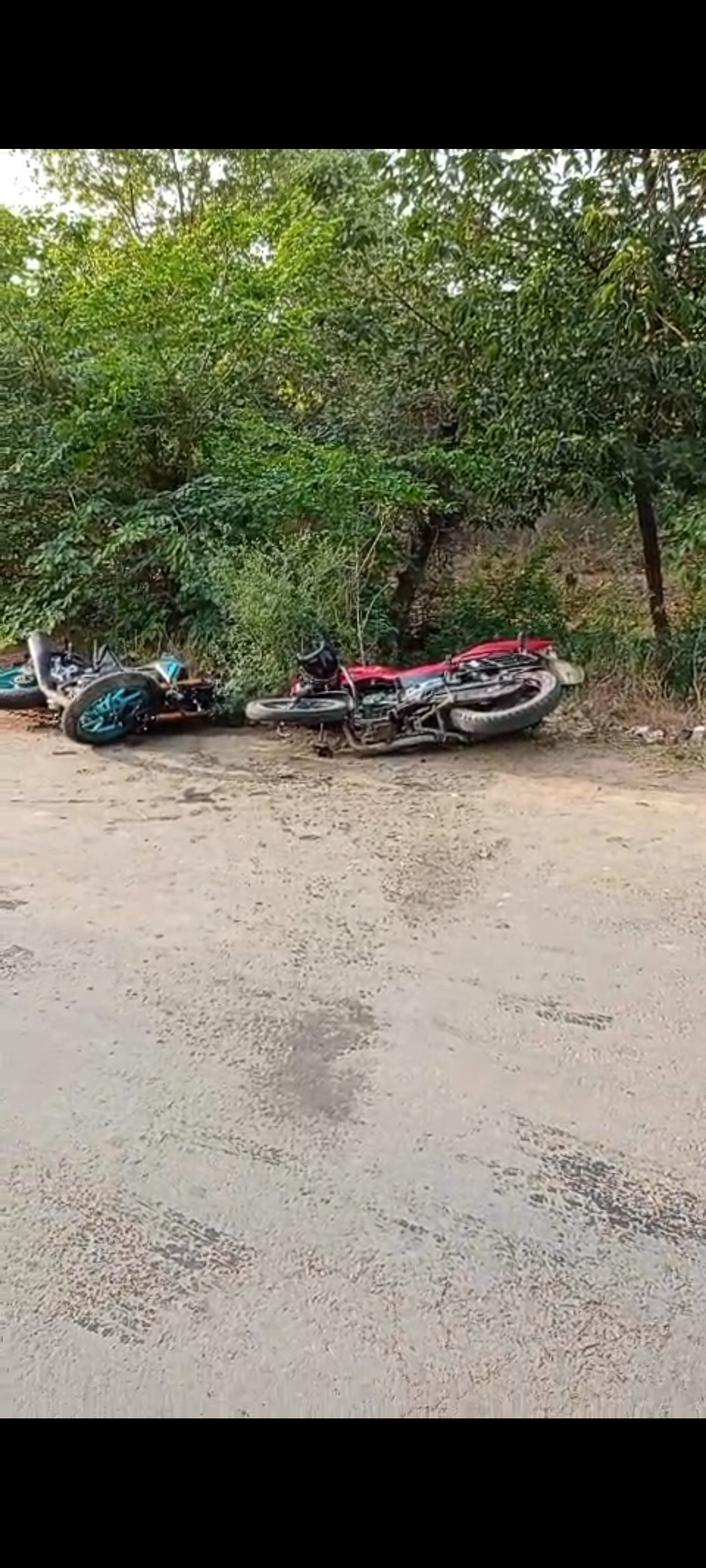 क्षतिग्रस्त मोटर साईकिल क्षतिग्रस्त मोटर साईकिल