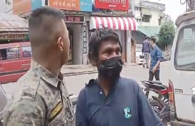 गिरफ्तार बांग्लादेशी नागरिक गिरफ्तार बांग्लादेशी नागरिक