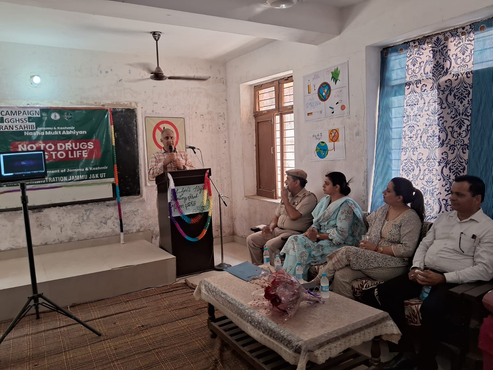 मीरां साहिब में युवाओं को नशे से दूर रहने का दिया संदेश मीरां साहिब में युवाओं को नशे से दूर रहने का दिया संदेश