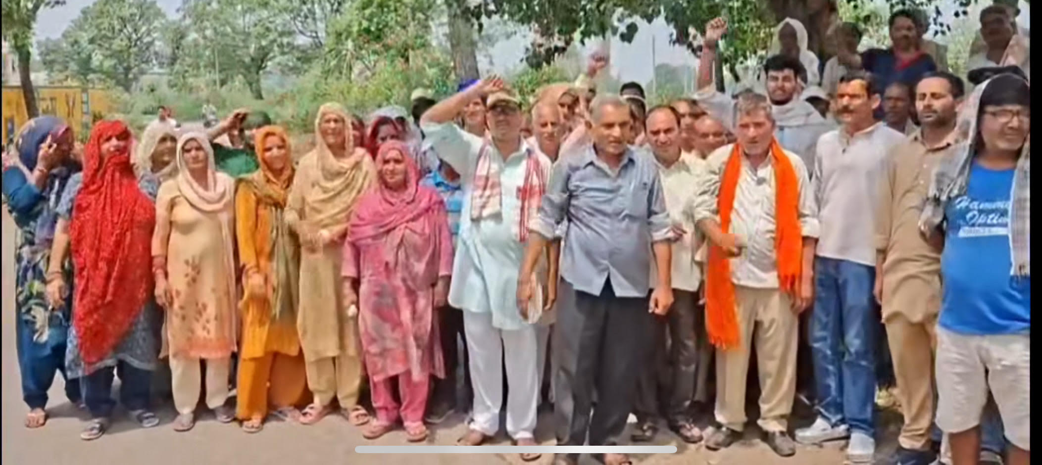 People of Chhapaki village, troubled by the Gujjar community, protested by blocking the Chadwal-Sanjhimod road