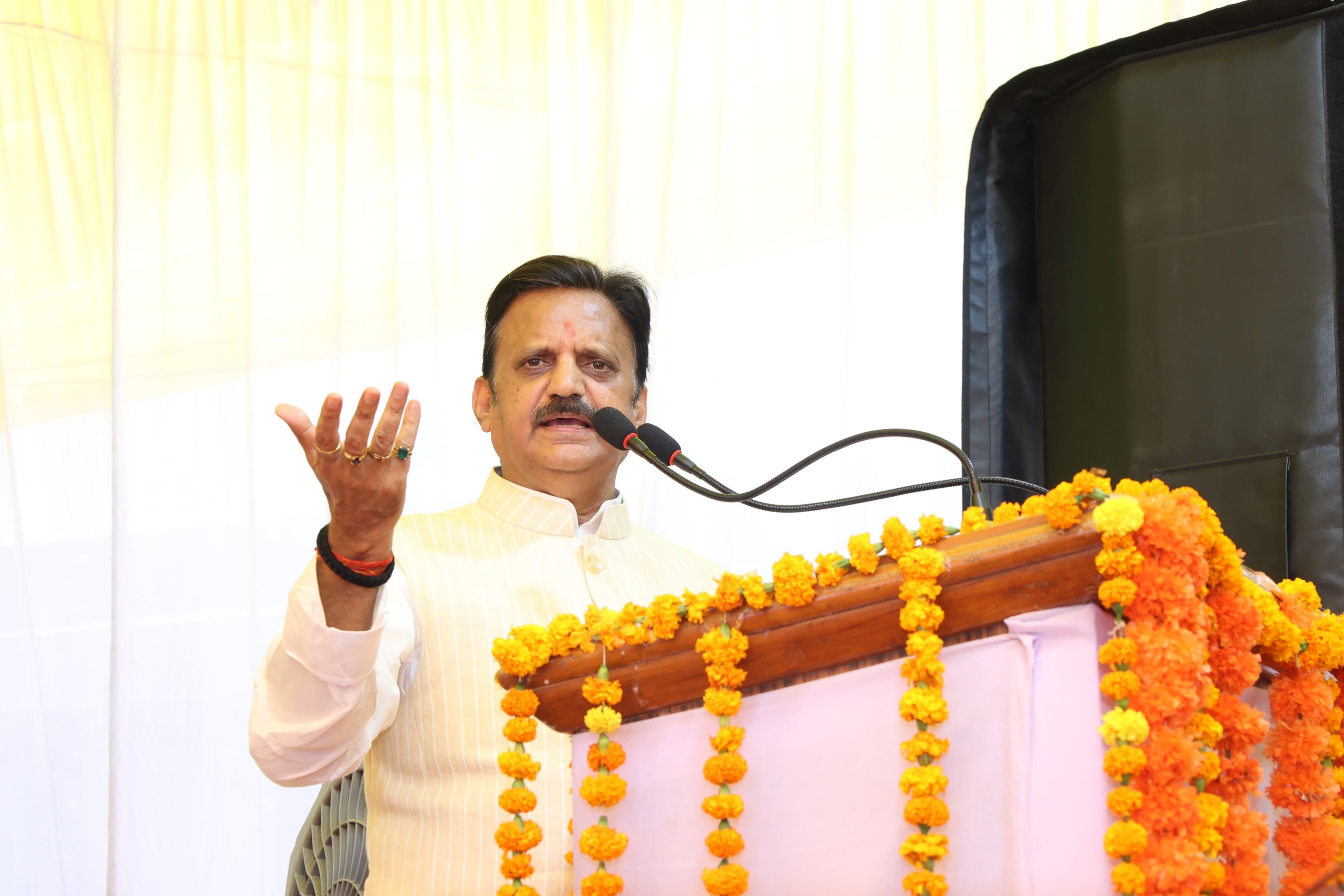 उप मुख्यमंत्री राजेन्द्र शुक्ल उप मुख्यमंत्री राजेन्द्र शुक्ल