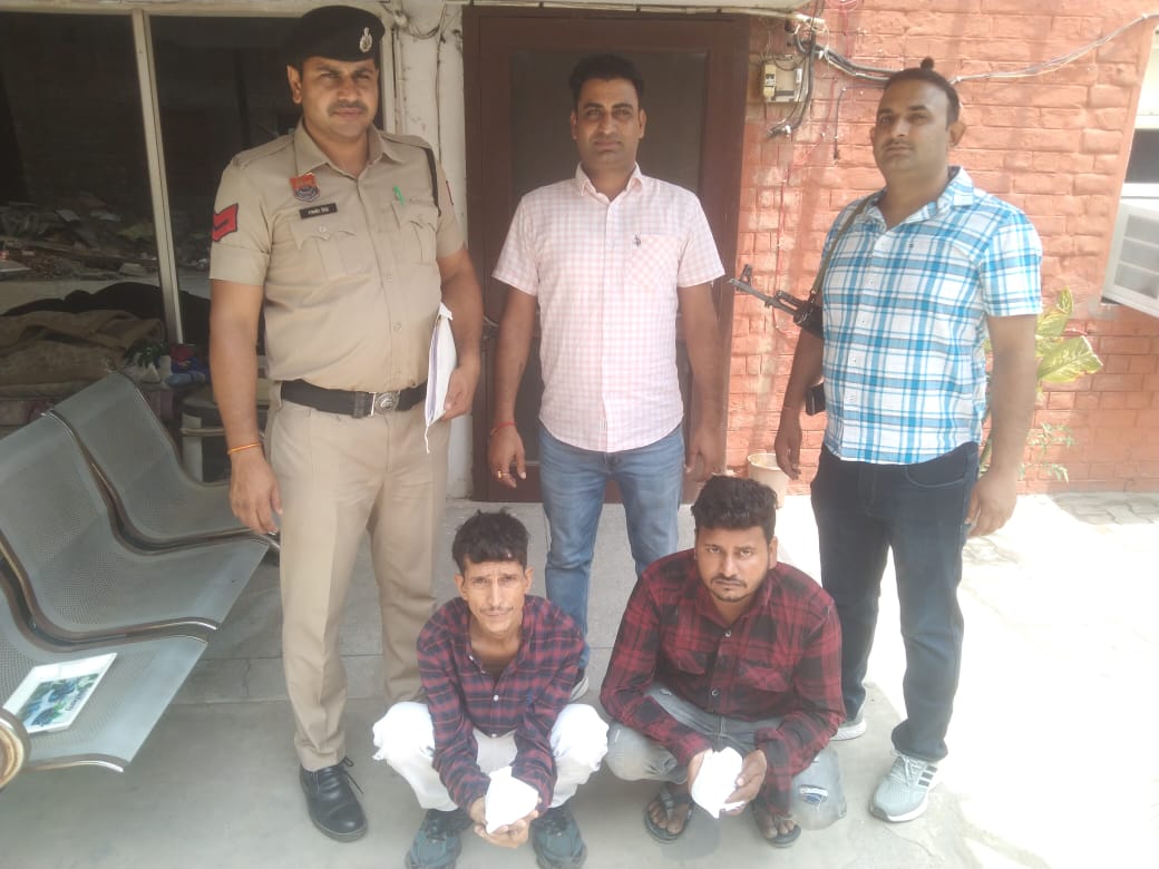 पुलिस गिरफ्त में चोर व सुनार पुलिस गिरफ्त में चोर व सुनार