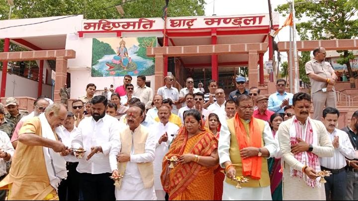 माँ नर्मदा जी की महाआरती माँ नर्मदा जी की महाआरती