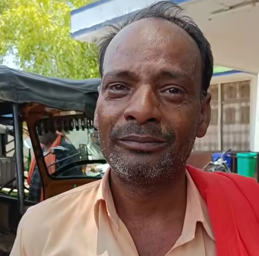 अटेंडर द्वारा प्रसूता की स्थिति के बारे में पूछा तो नाराज हो गए डॉक्टर साहब