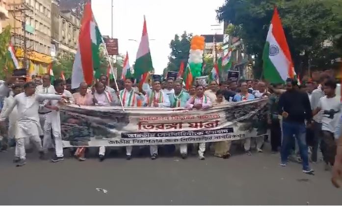 सिलीगुड़ी में भाजपा ने निकाली तिरंगा यात्रा