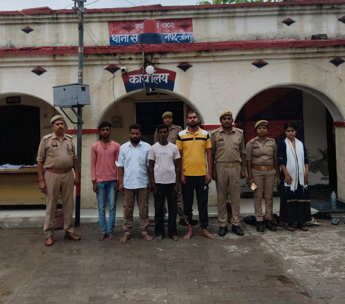 गिरफ्तार आरोपी पुलिस अभिरक्षा में गिरफ्तार आरोपी पुलिस अभिरक्षा में