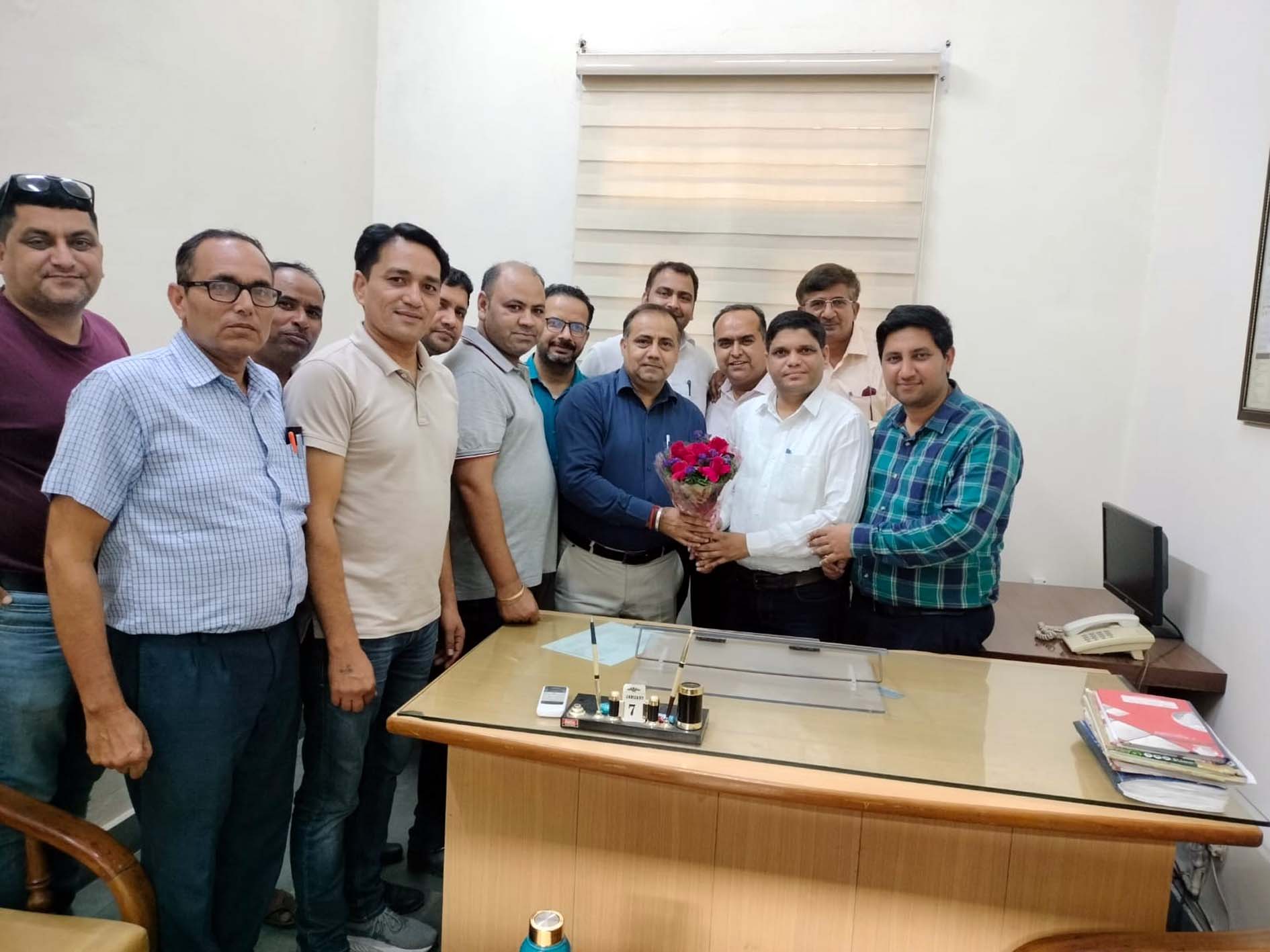नवनियुक्त डिप्टी चीफ वार्डन व वार्डंस का स्वागत करते चीफ वार्डन प्रो. ओमप्रकाश सांगवान। नवनियुक्त डिप्टी चीफ वार्डन व वार्डंस का स्वागत करते चीफ वार्डन प्रो. ओमप्रकाश सांगवान।