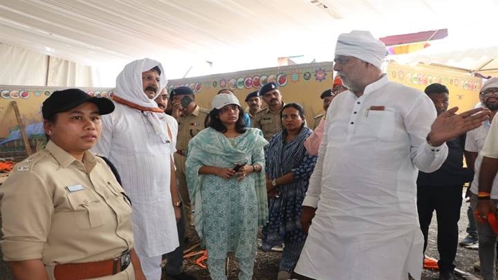 नरसिंहपुरः मंत्री पटेल ने उप राष्ट्रपति के प्रस्तावित भ्रमण की तैयारियों का लिया जायजा नरसिंहपुरः मंत्री पटेल ने उप राष्ट्रपति के प्रस्तावित भ्रमण की तैयारियों का लिया जायजा