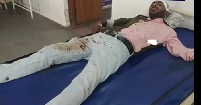 तीन युवक घायल,एक की हालत गंभीर तीन युवक घायल,एक की हालत गंभीर