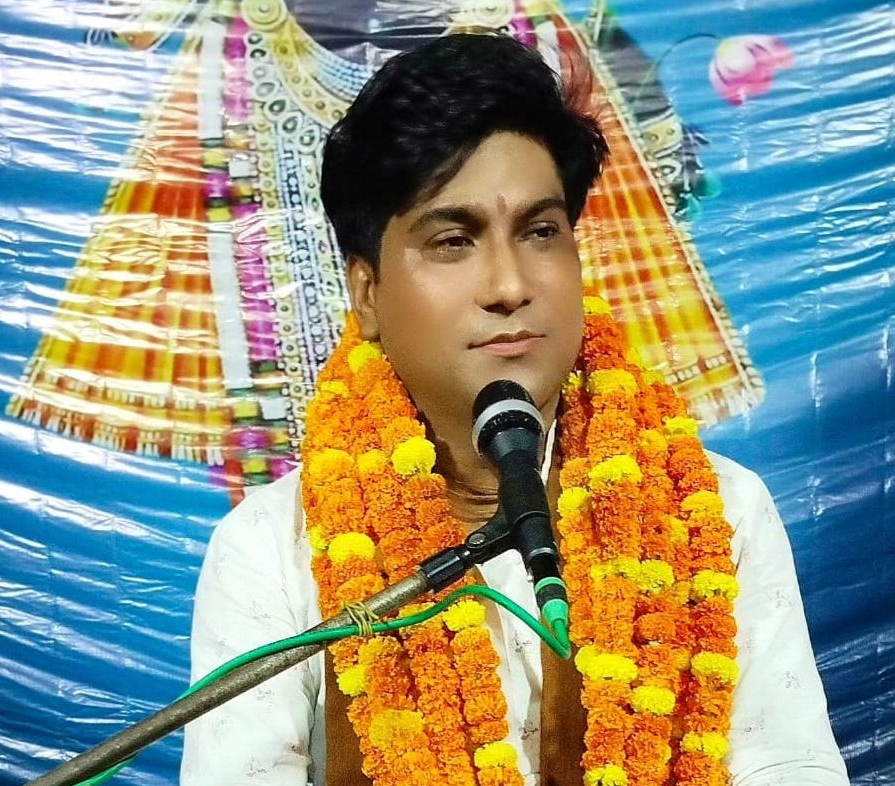 हसौली गांव के हनुमान मंदिर परिसर में रामचरितमानस कथा सुनाते अरूण कृष्ण शास्त्री महाराज। हसौली गांव के हनुमान मंदिर परिसर में रामचरितमानस कथा सुनाते अरूण कृष्ण शास्त्री महाराज।