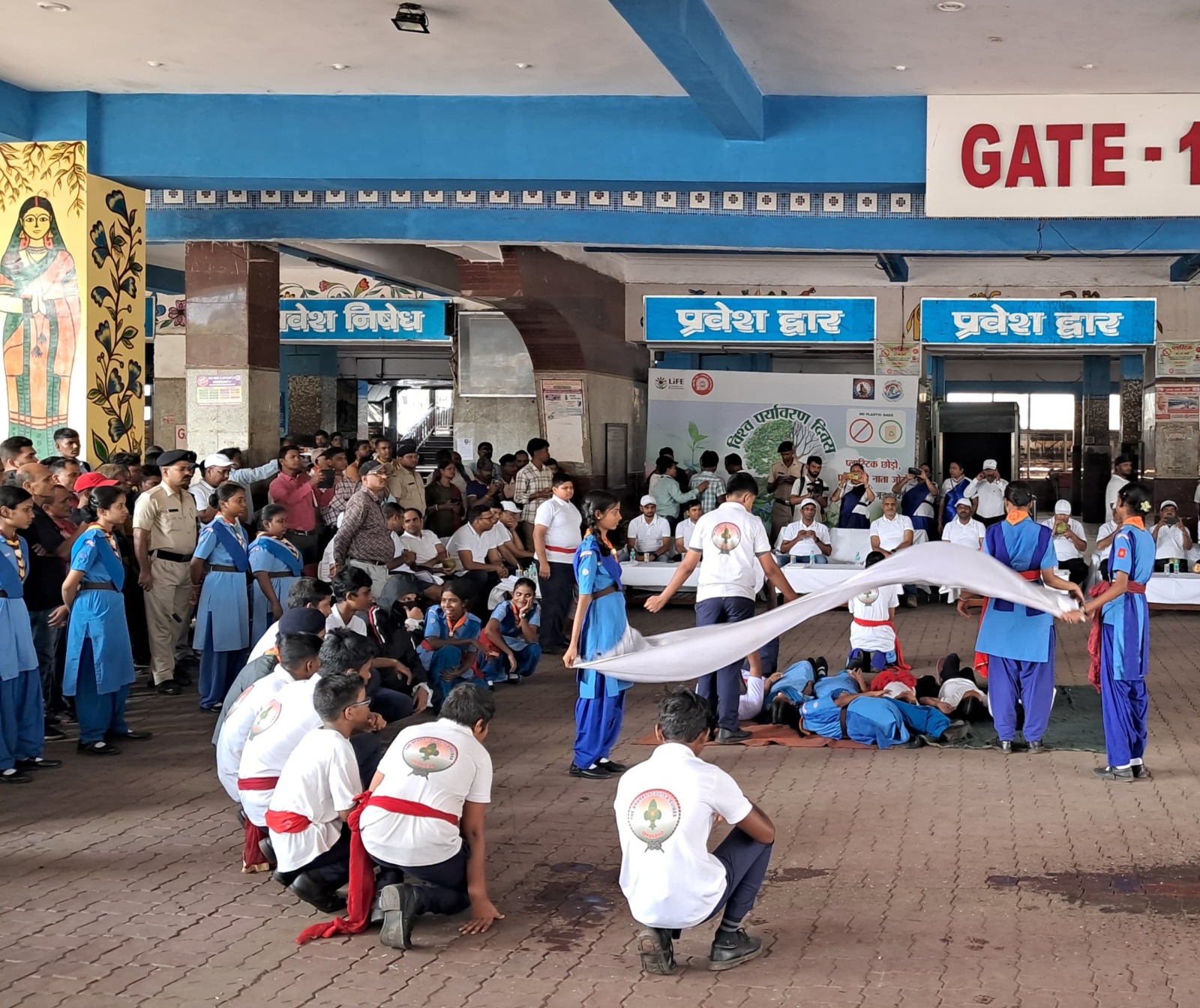 जागरूकता अभियान में शामिल लोग जागरूकता अभियान में शामिल लोग