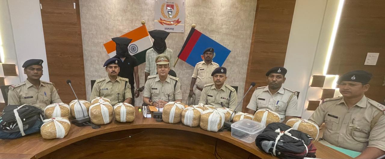 प्रेस कॉन्फ्रेंस करते एसपी अजय कुमार प्रेस कॉन्फ्रेंस करते एसपी अजय कुमार