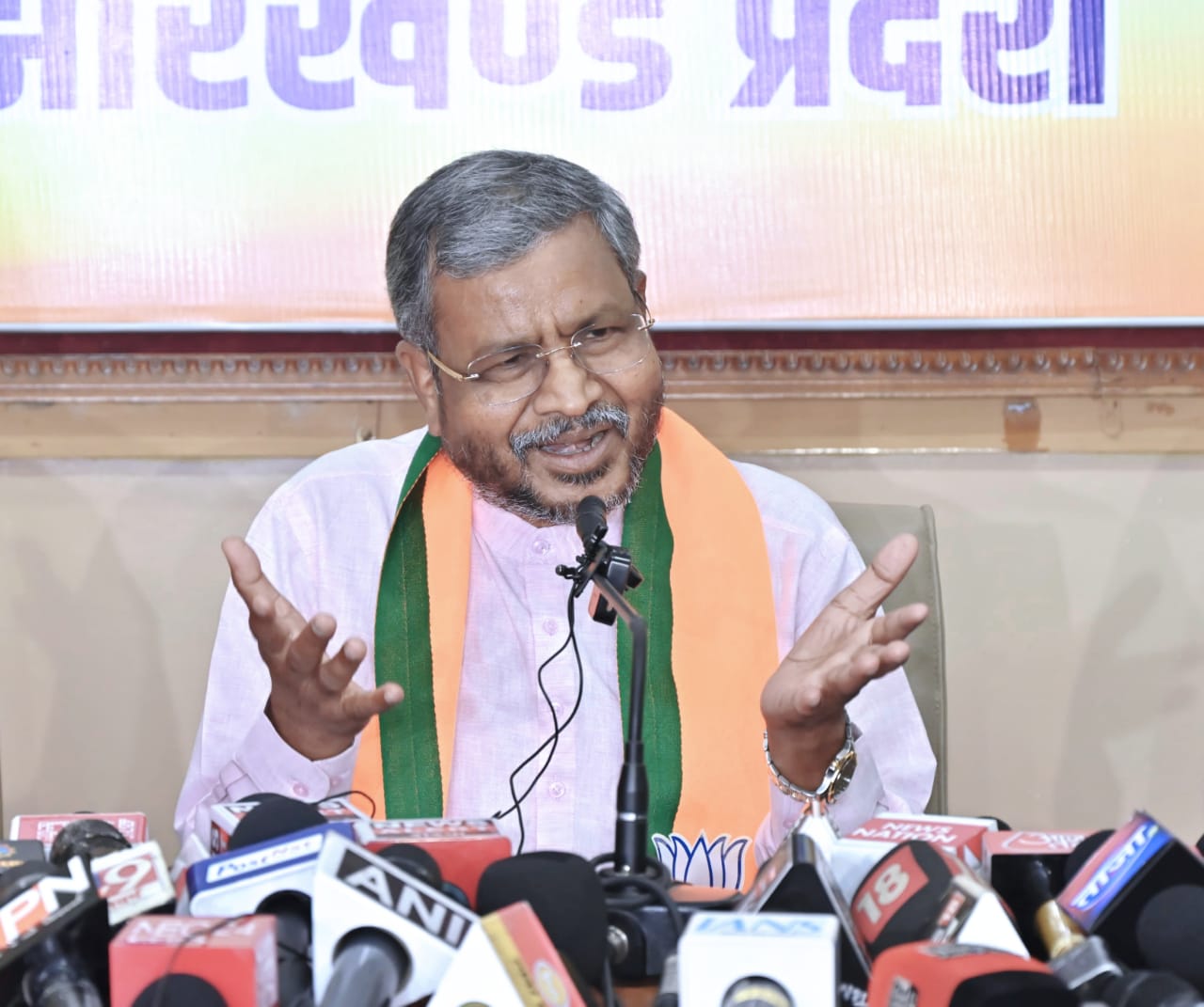 भाजपा प्रदेश अध्यक्ष प्रेस कॉन्फ्रेंस की तस्वीर भाजपा प्रदेश अध्यक्ष प्रेस कॉन्फ्रेंस की तस्वीर