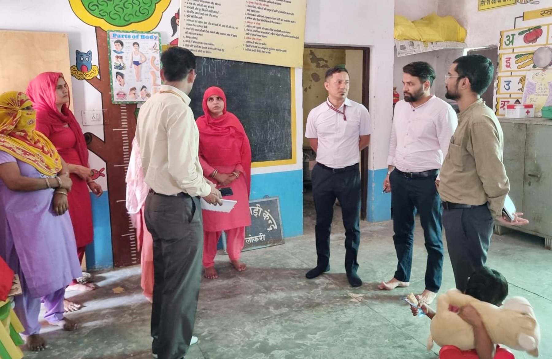 गुरुग्राम जिला में जल शक्ति अभियान-कैच द रन 2025 की समीक्षा के दौरान एक गांव में जानकारी लेते अल्पसंख्यक कार्य मंत्रालय के संयुक्त सचिव राम सिंह। गुरुग्राम जिला में जल शक्ति अभियान-कैच द रन 2025 की समीक्षा के दौरान एक गांव में जानकारी लेते अल्पसंख्यक कार्य मंत्रालय के संयुक्त सचिव राम सिंह।