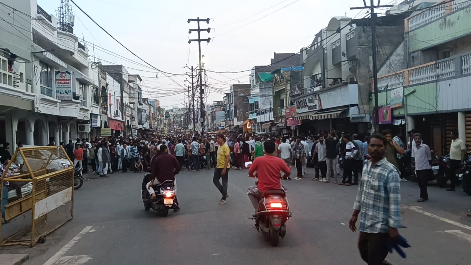 महाकाल मंदिर के समीप बेगम बैग से हटाना शुरू हुवे अवैध निर्माण महाकाल मंदिर के समीप बेगम बैग से हटाना शुरू हुवे अवैध निर्माण