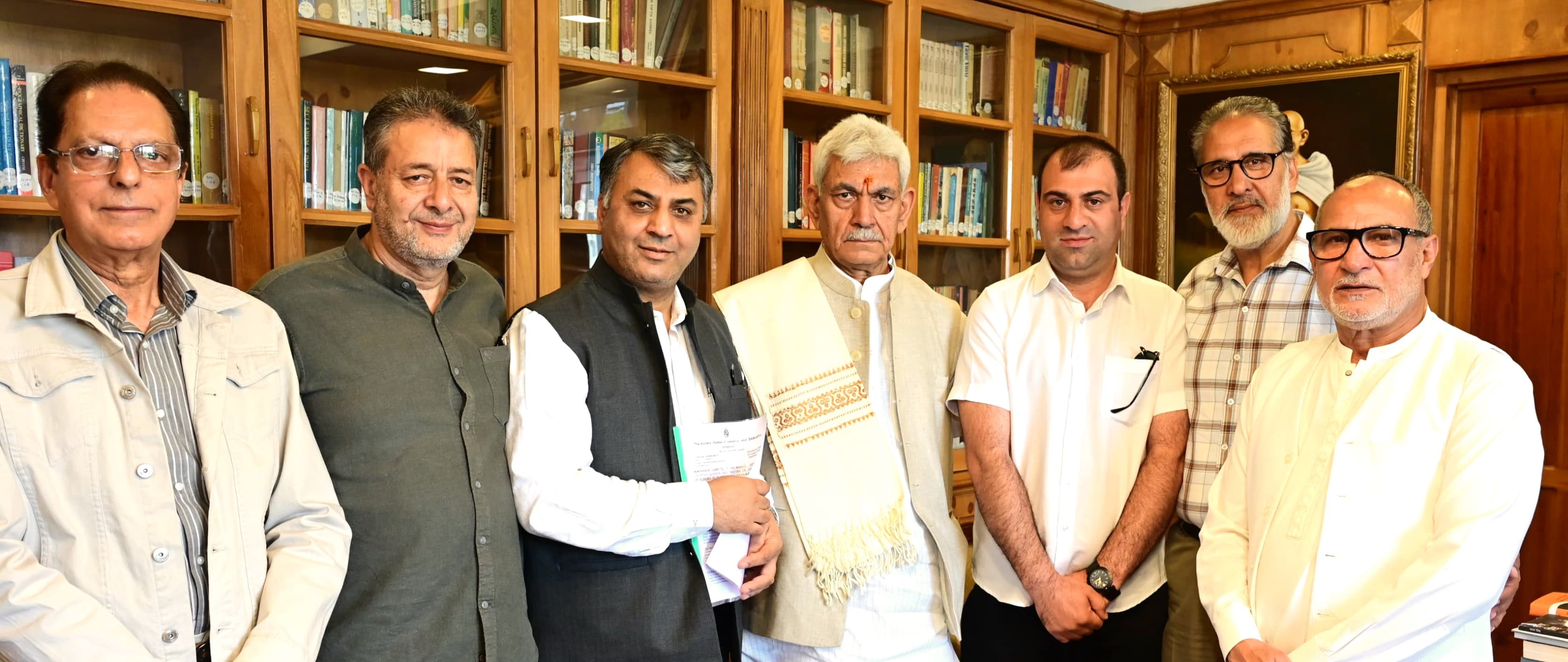 कश्मीर चैंबर ऑफ कॉमर्स एंड इंडस्ट्री के प्रतिनिधिमंडल ने उपराज्यपाल से भेंट की कश्मीर चैंबर ऑफ कॉमर्स एंड इंडस्ट्री के प्रतिनिधिमंडल ने उपराज्यपाल से भेंट की