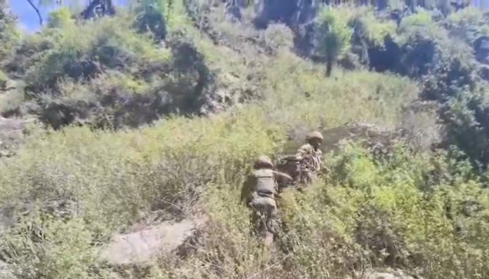 किश्तवाड़ में सुरक्षाबलों के साथ जारी मुठभेड़ में दो आतंकवादी ढ़ेर किश्तवाड़ में सुरक्षाबलों के साथ जारी मुठभेड़ में दो आतंकवादी ढ़ेर