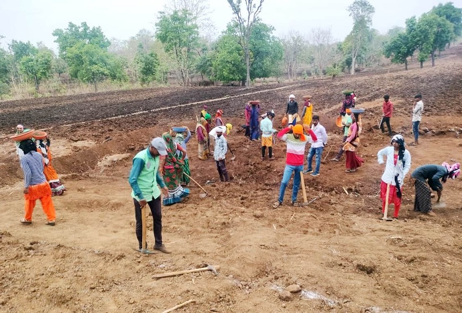 जल गंगा संवर्धन अभियान के तहत गांवों में बनाए जा रहे खेत-तालाब, अमृत सरोवर जल गंगा संवर्धन अभियान के तहत गांवों में बनाए जा रहे खेत-तालाब, अमृत सरोवर