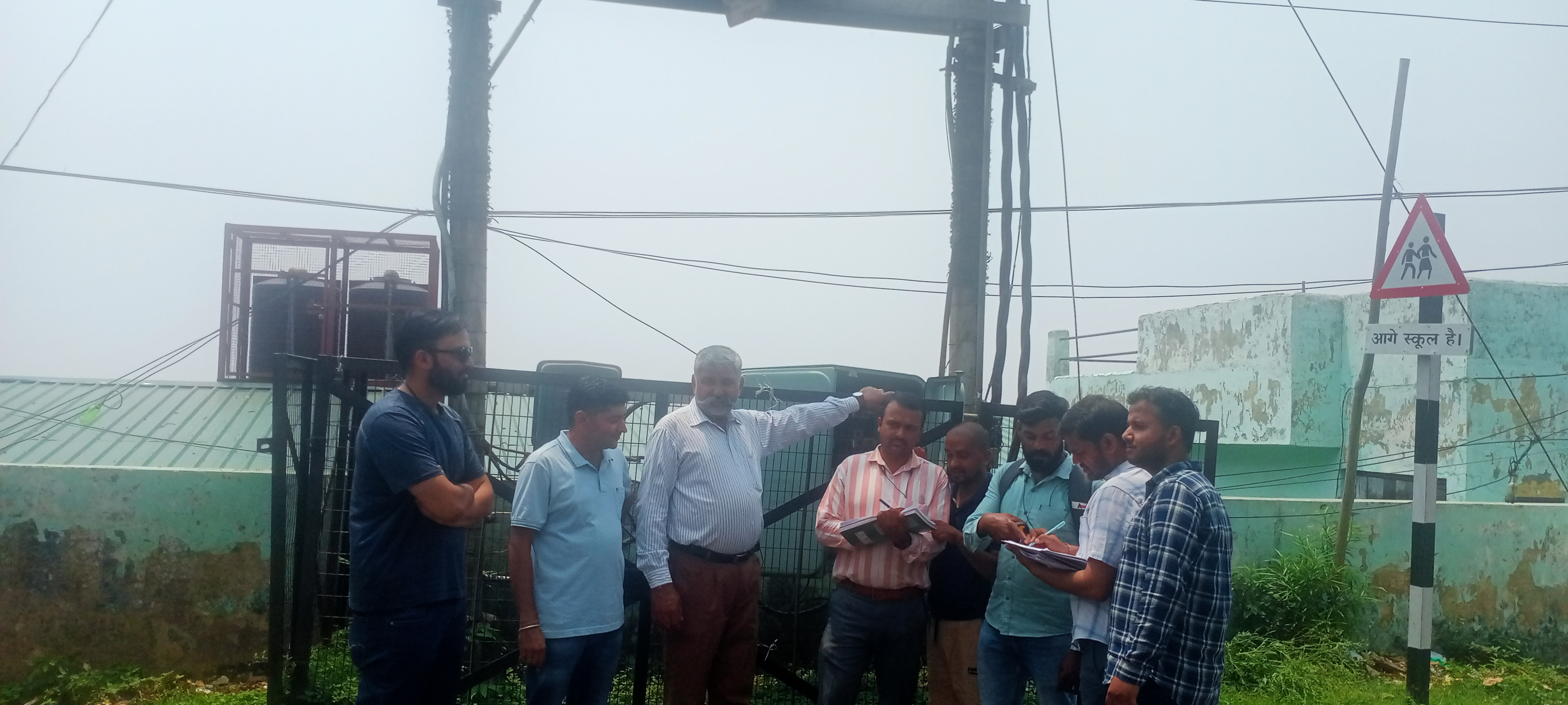,24 -7 योजना में अंडर ग्राउंड होंगी तारें ,विभाग ने सर्वे किया शुरू। ,24 -7 योजना में अंडर ग्राउंड होंगी तारें ,विभाग ने सर्वे किया शुरू।