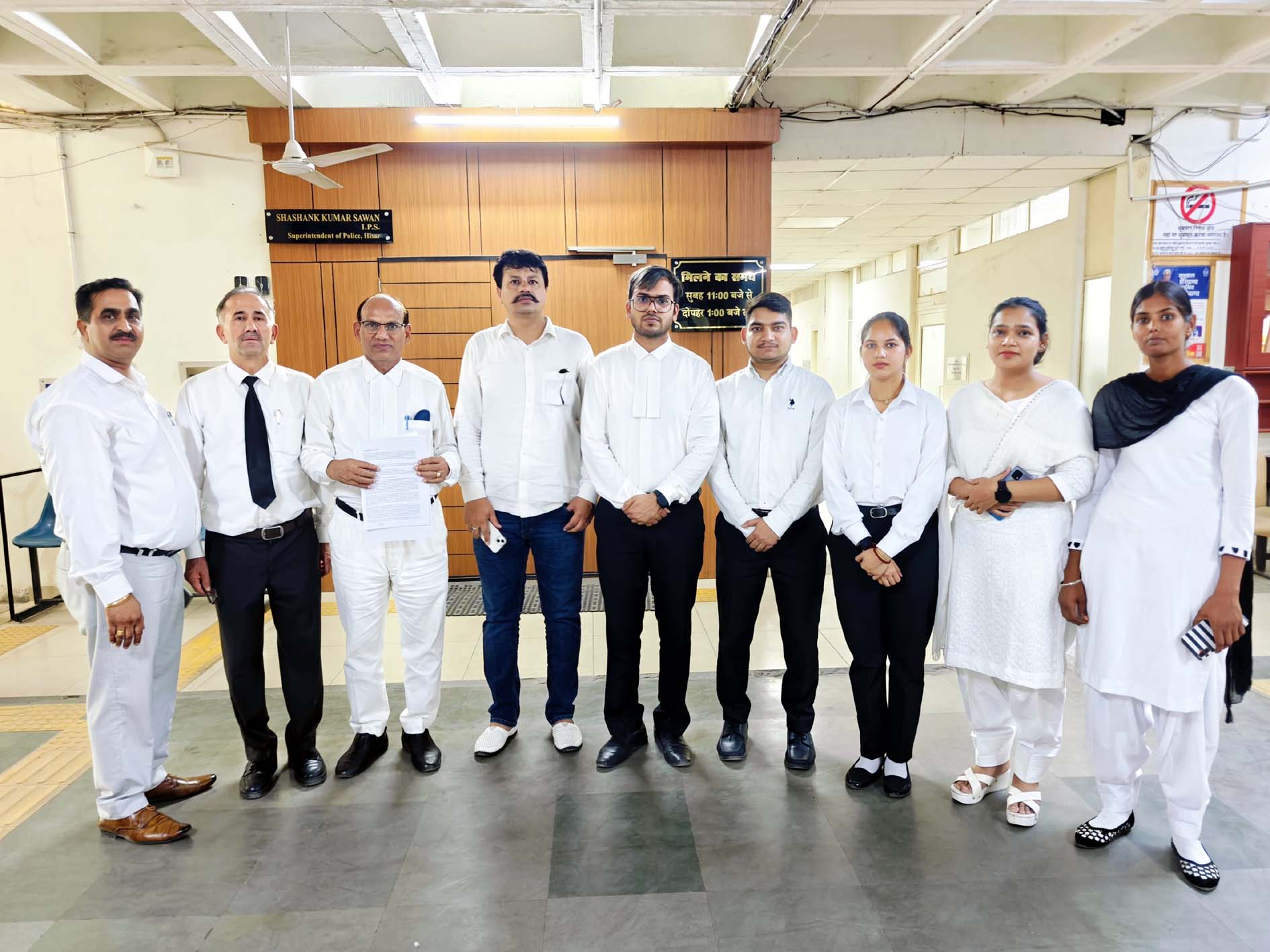 भाजपा नेताओं के खिलाफ शिकायत देने जाते एडवोकेट लाल बहादुर खोवाल एवं अन्य अधिवक्ता। भाजपा नेताओं के खिलाफ शिकायत देने जाते एडवोकेट लाल बहादुर खोवाल एवं अन्य अधिवक्ता।