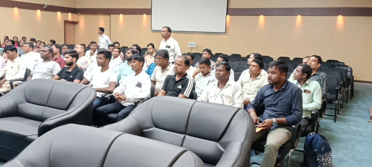 डालसा सचिव के साथ बैठक में मौजूद पीएलवी