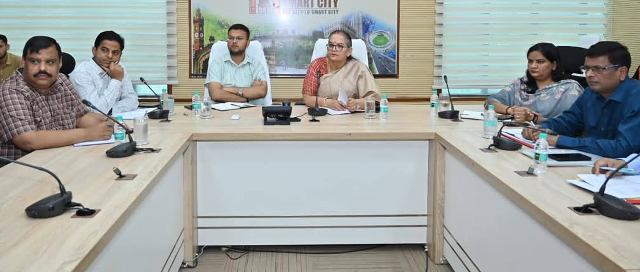 बैठक करती महापाैर सुषमा बैठक करती महापाैर सुषमा