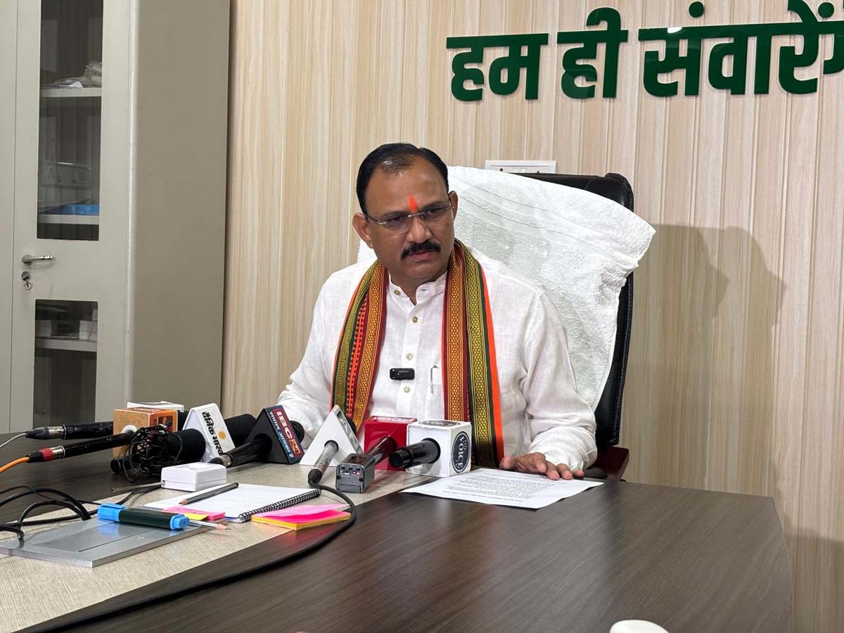 स्वास्थ्य मंत्री जायसवाल