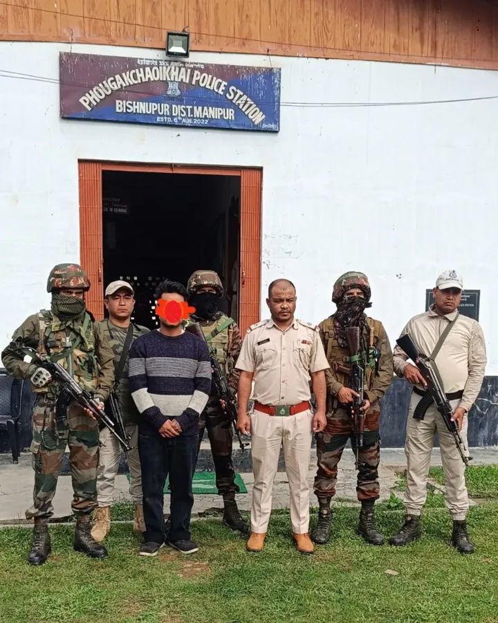 मणिपुर में गिरफ्तार उग्रवादी की तस्वीर। मणिपुर में गिरफ्तार उग्रवादी की तस्वीर।