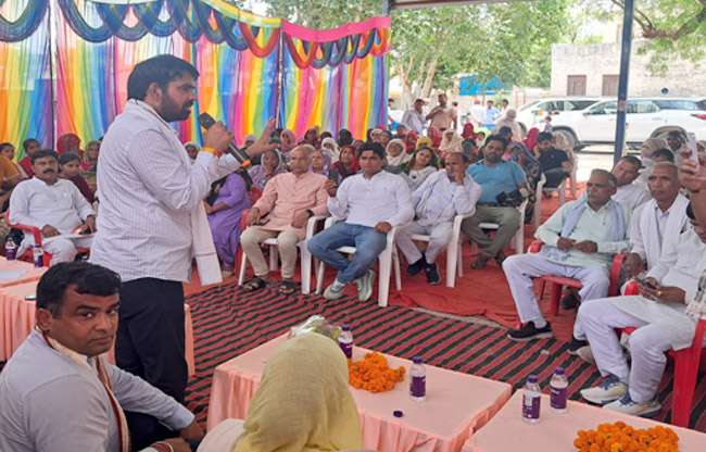 सोनीपत: गंगेसर में बतौर मुख्य अतिथि विधायक पवन खरखौदा संबोधित करते हुए। सोनीपत: गंगेसर में बतौर मुख्य अतिथि विधायक पवन खरखौदा संबोधित करते हुए।
