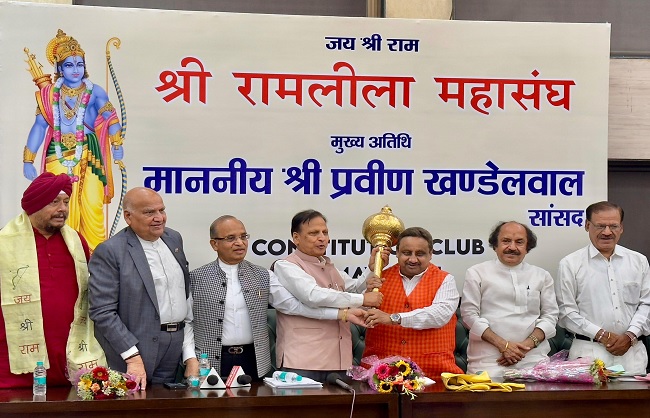 कार्यक्रम को संबोधित करते हुए सांसद प्रवीण खंडेलवाल