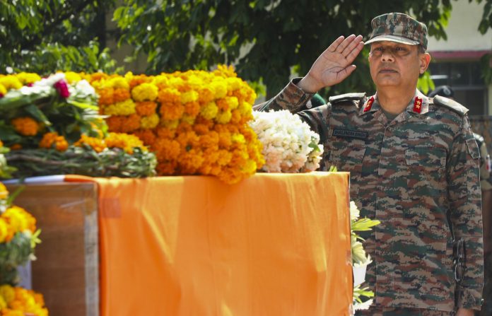किश्तवाड़ मुठभेड़ में बलिदानी सिपाही गायकर संदीप पांडुरंग को दी गई श्रद्धांजलि किश्तवाड़ मुठभेड़ में बलिदानी सिपाही गायकर संदीप पांडुरंग को दी गई श्रद्धांजलि