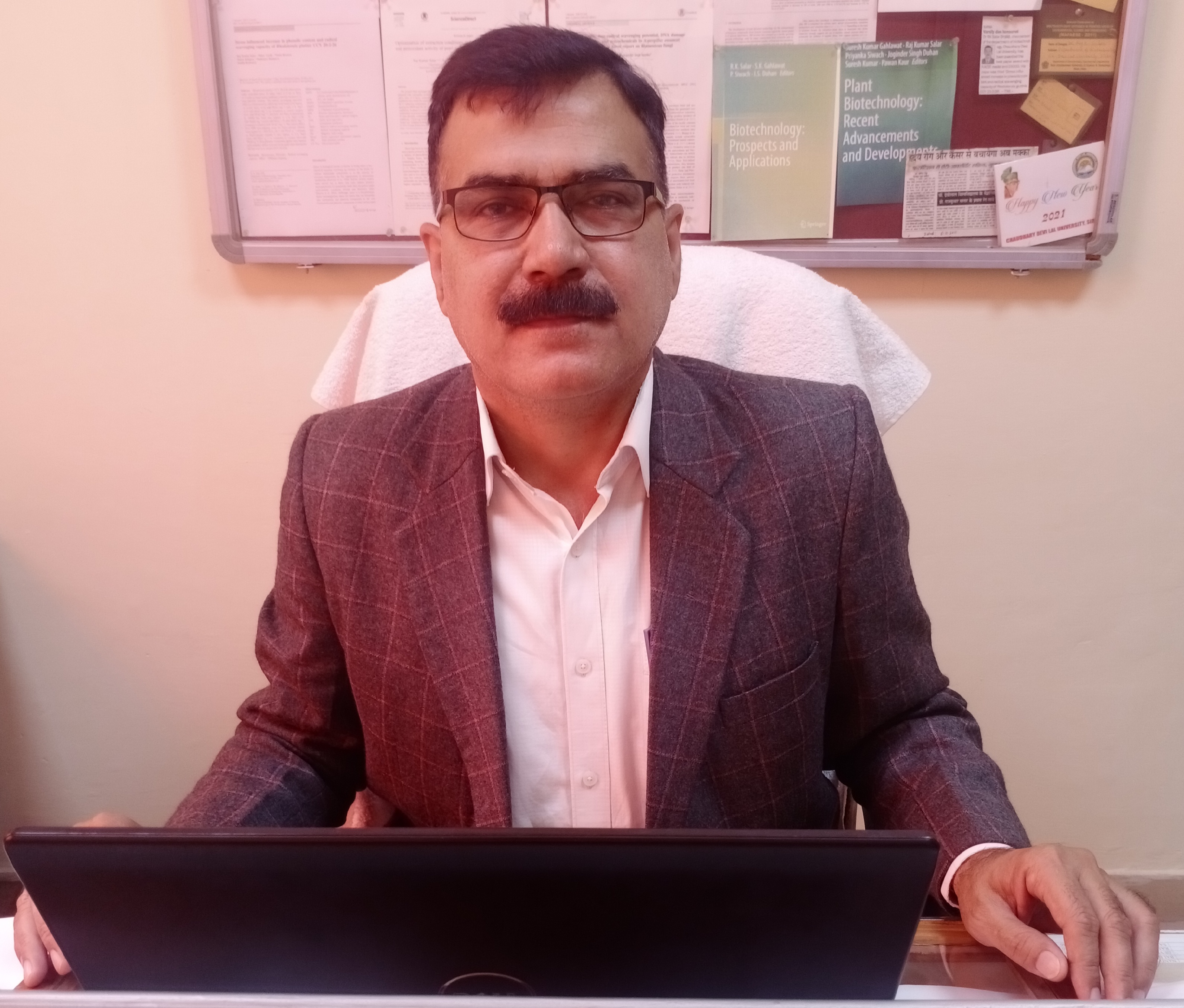 प्रो. राजकुमार सलार।