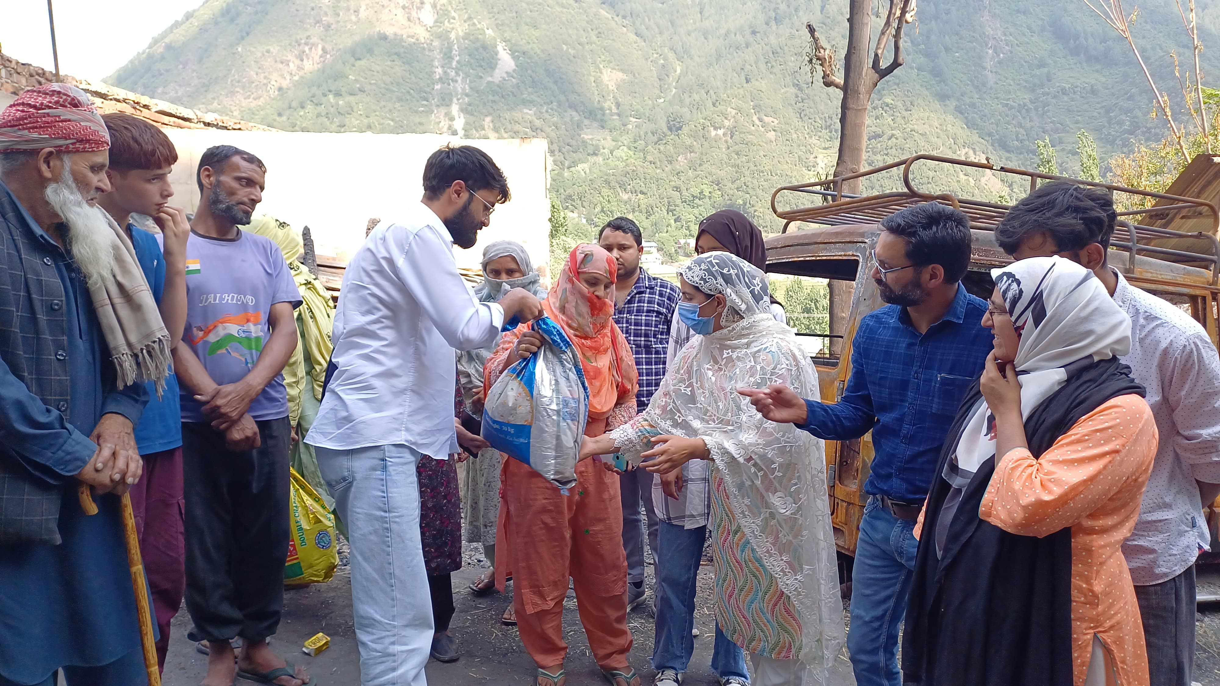 अभाविप ने नियंत्रण रेखा में प्रभावित समुदायों की सहायता के लिए राहत कार्य अभियान शुरू किया अभाविप ने नियंत्रण रेखा में प्रभावित समुदायों की सहायता के लिए राहत कार्य अभियान शुरू किया