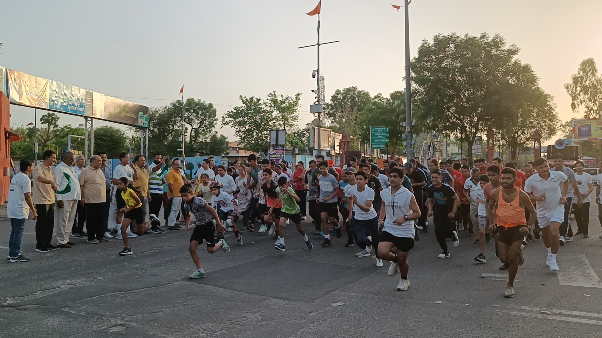 सम्राट पृथ्वीराज चौहान मैराथन दौड़ भारी उत्साह से शहरवासियों ने किया इतिहास पुरुष को नमन सम्राट पृथ्वीराज चौहान मैराथन दौड़ भारी उत्साह से शहरवासियों ने किया इतिहास पुरुष को नमन