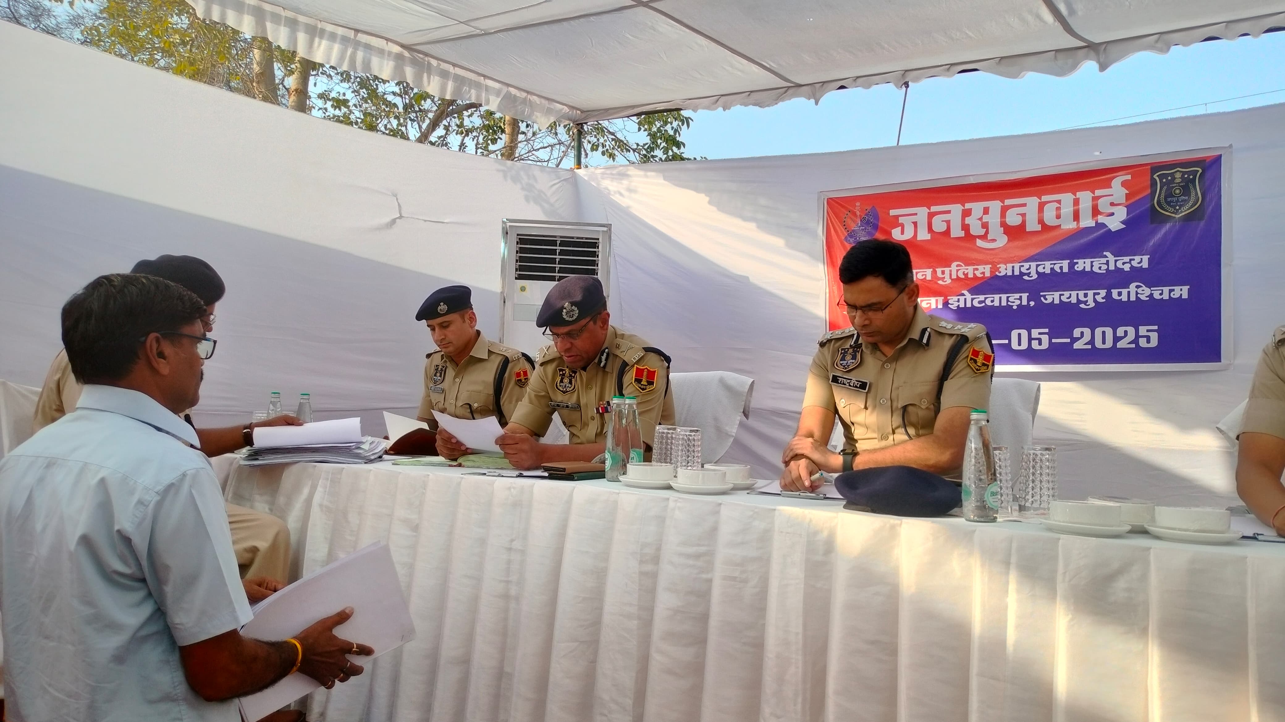 पुलिस कमिश्नर ने जनसुनवाई में परिवादियों की समस्याओं का मौके पर ही किया समाधान पुलिस कमिश्नर ने जनसुनवाई में परिवादियों की समस्याओं का मौके पर ही किया समाधान