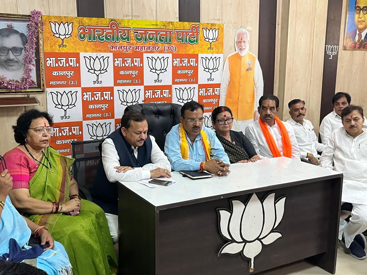 बैठक के दौरान भाजपाई बैठक के दौरान भाजपाई